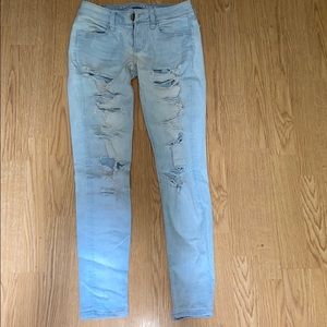 Women’s light wash ripped American Eagle Jeans